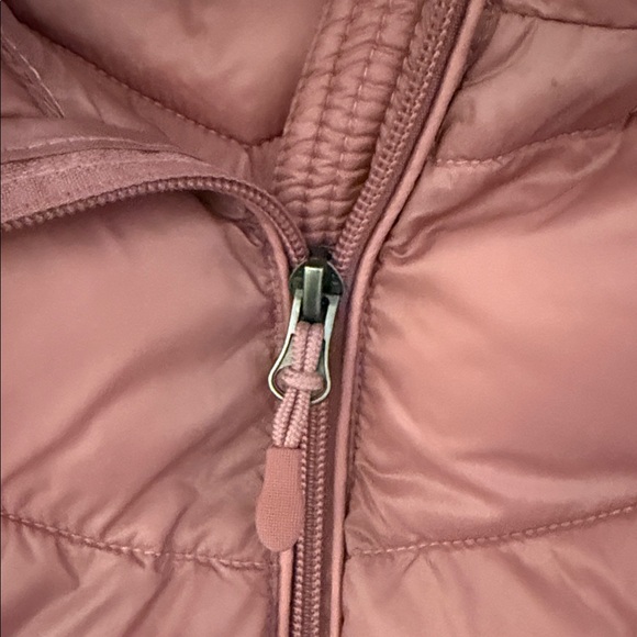 Charter Club Blush Puffer Vest with detachable hoodie and travel bag - Picture 4 of 12